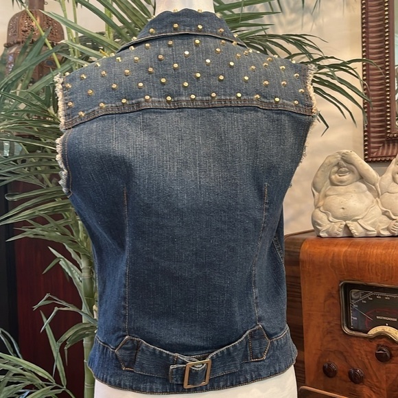 Romeo & Juliet Couture denim medium women’s metal studded vest with raw arm edge - Picture 3 of 11
